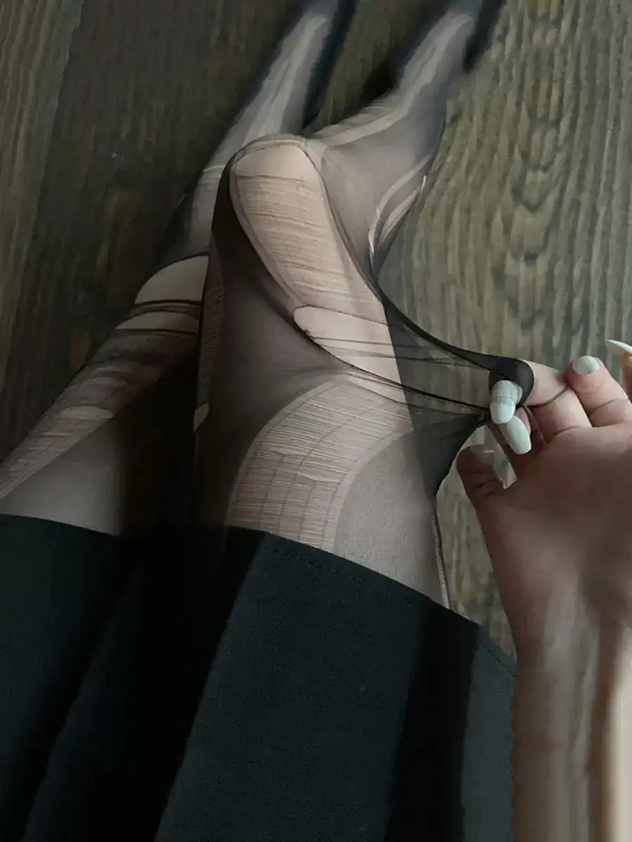 תמונת גרביונים קרועים מאתר shein